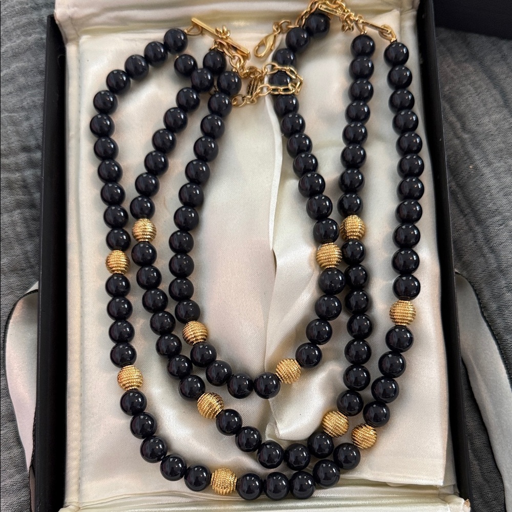 Elegant Black and Gold Beaded Necklace